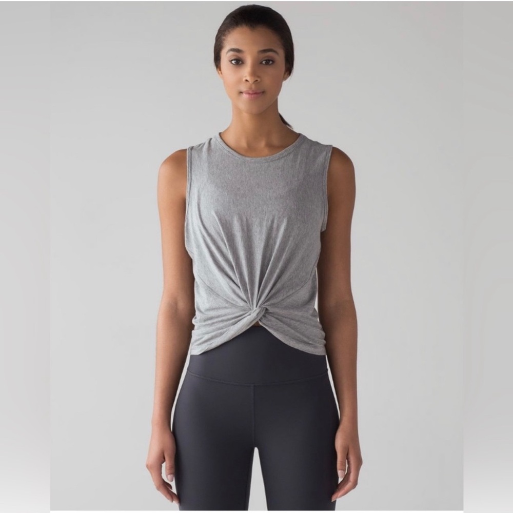 Lululemon front twist Tank ✨